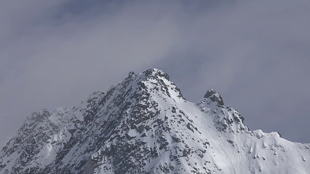 滑雪者上升视频素材