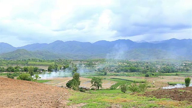 村庄在山。视频素材