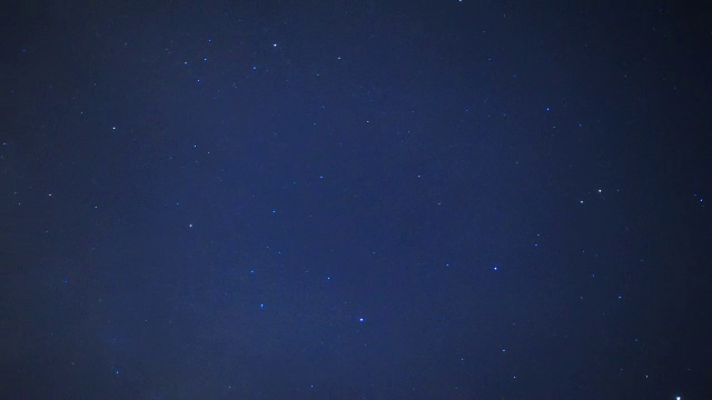 4K:夜空中延时的星星和月亮视频素材