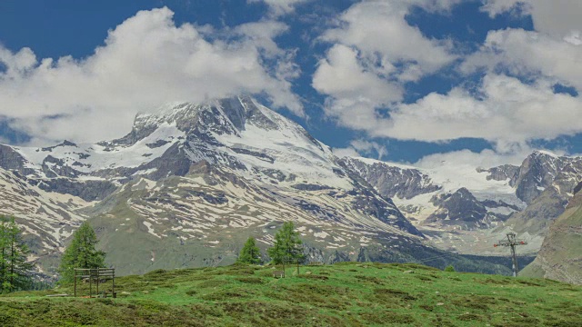 瑞士桑内加地区(热门旅游目的地)的阿尔卑斯山延时拍摄视频素材