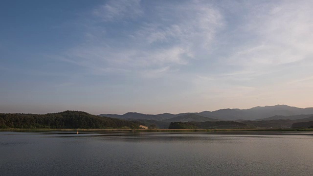 阳阳前浩湖(以钓胡鱼而闻名)的延时拍摄视频素材