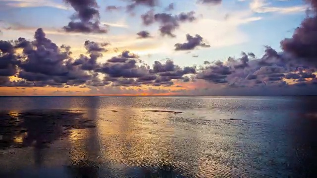 热带日落在佛罗里达Keys日落在墨西哥湾-海洋的时间流逝视频素材