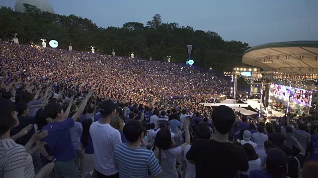 大学生集体行动校园嘉年华在操场上视频素材