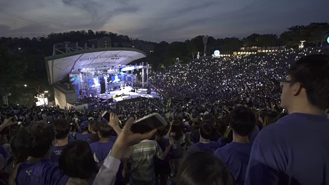 大学生集体行动校园嘉年华在操场上视频素材