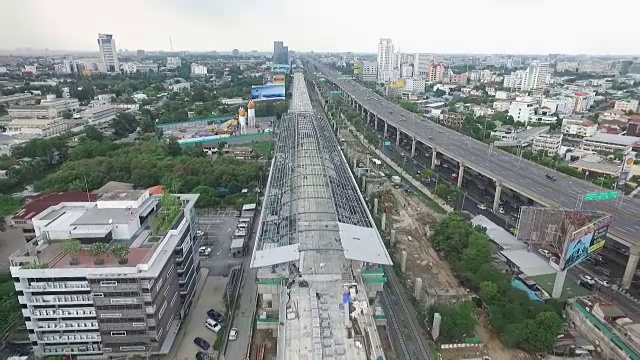 鸟瞰图建设的大众轨道交通线路在曼谷，泰国视频素材