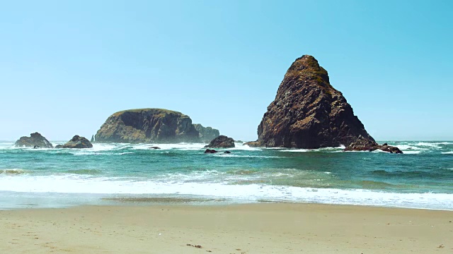 岩石海滩风景的时间流逝，俄勒冈海岸，美国视频素材