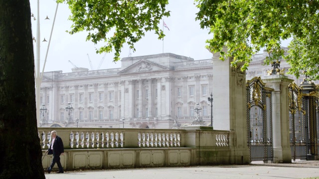 英国伦敦的大门和白金汉宫视频素材