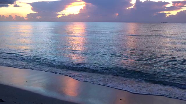 海面上的日出视频素材