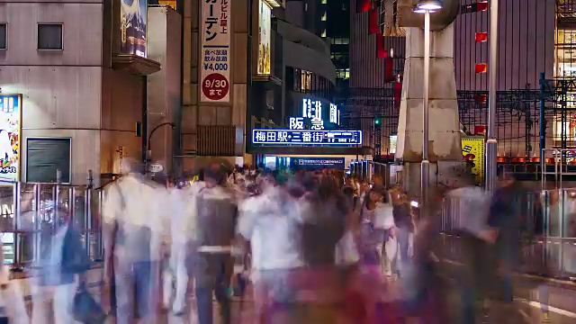 高清延时:行人过桥大阪中心梅田车站，日本。视频下载