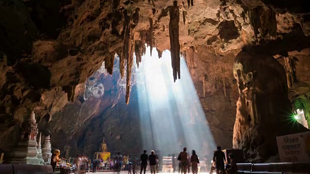 泰国Khao Luang山洞中的佛像视频素材