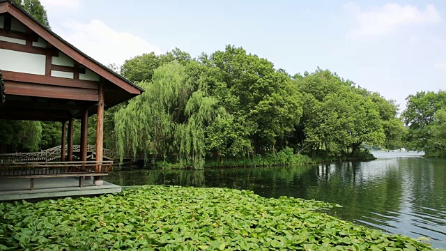 西湖凉亭夏日美景，杭州，中国视频素材