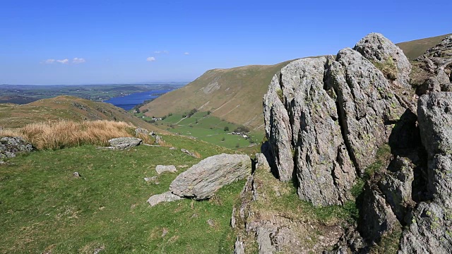 英国坎布里亚郡的湖区国家公园，钢结的山顶凯恩视频素材