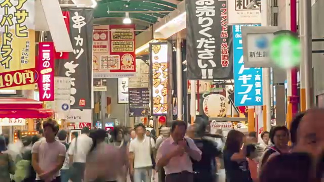 高清延时:拥挤的行人大阪购物区，日本。视频素材