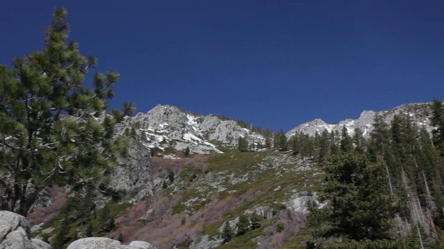 低角度潘在塔霍湖山左边视频素材