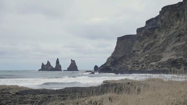 冰岛Vik I Myrdal附近海岸左侧视频素材