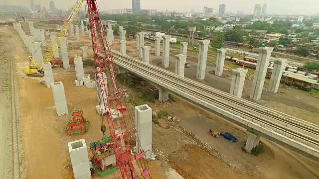 鸟瞰图建设的大众轨道交通线路在曼谷，泰国视频素材