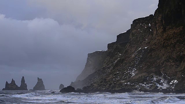 冰岛维克的暴风雨之海视频下载