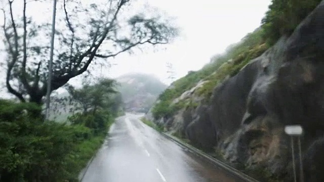 雨滴管视频下载