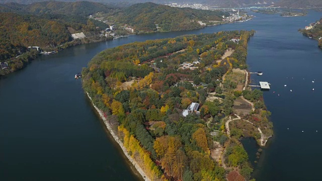 春川奈美岛(旅游胜地)鸟瞰图视频素材