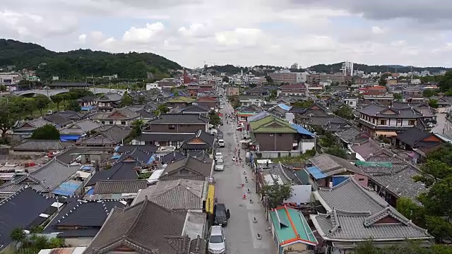 全州韩屋村鸟瞰图(以保留韩国传统韩屋而闻名)视频素材