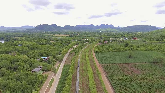 旅客列车进站鸟瞰图视频素材