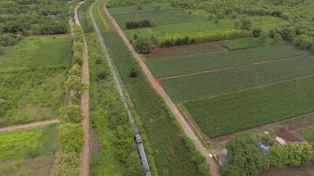 旅客列车进站鸟瞰图视频素材