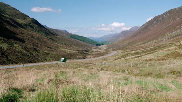 英国，沿着山谷/各种各样的蜿蜒道路视频素材