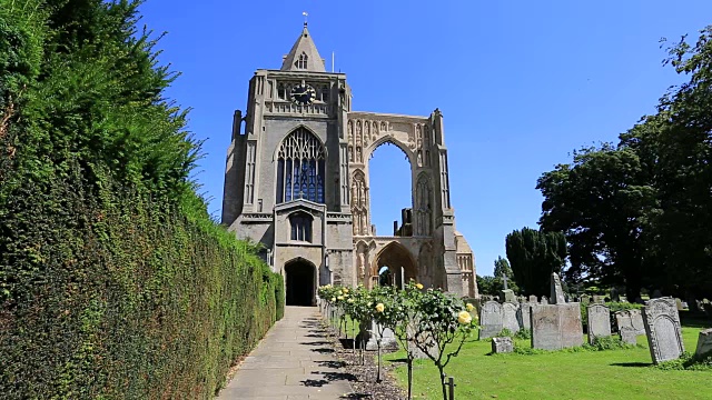 夏日俯瞰克劳兰修道院，克劳兰镇，林肯郡，英国，英国视频素材