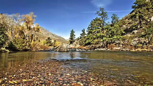 山间的河流视频素材