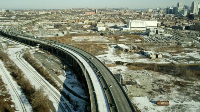 码头和纽约市郊区的航拍图。视频素材