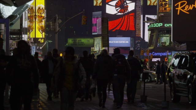 美国纽约，纽约城市十字路口的行人全景视频素材