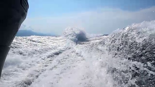 海上摩托艇的尾流视频素材