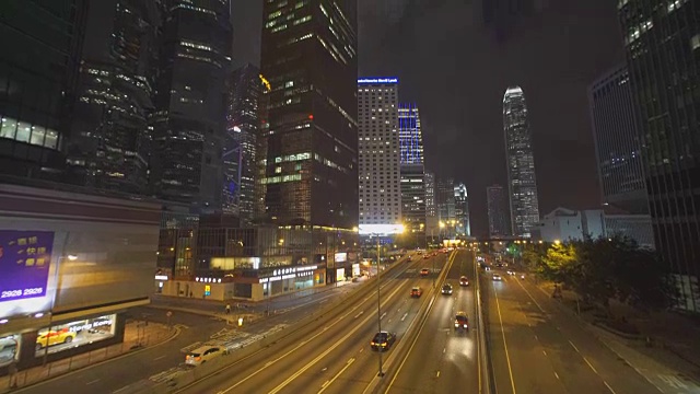 香港交通在夜间通过，时间流逝视频素材