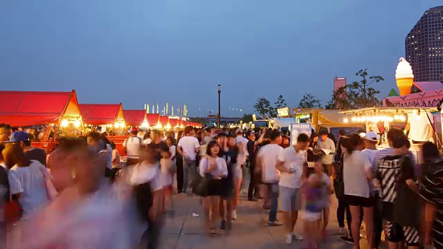 荣矣岛的季节性夜市视频素材