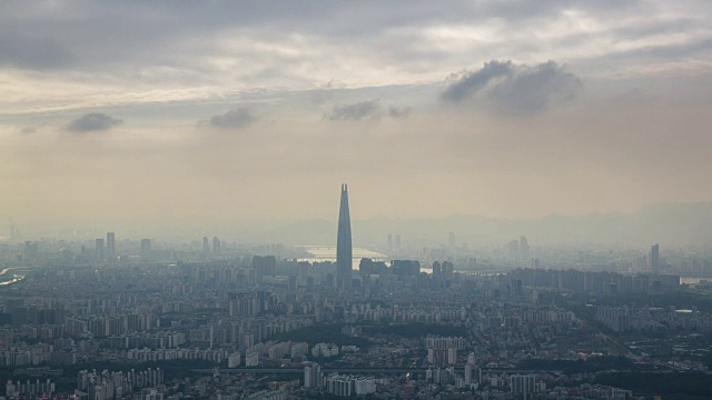 观景的乐天世界大厦在Jamsil与首尔的城市景观视频素材