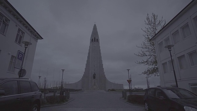 Hallgrímskirkja教堂，雷克雅未克多莉变焦效果视频素材