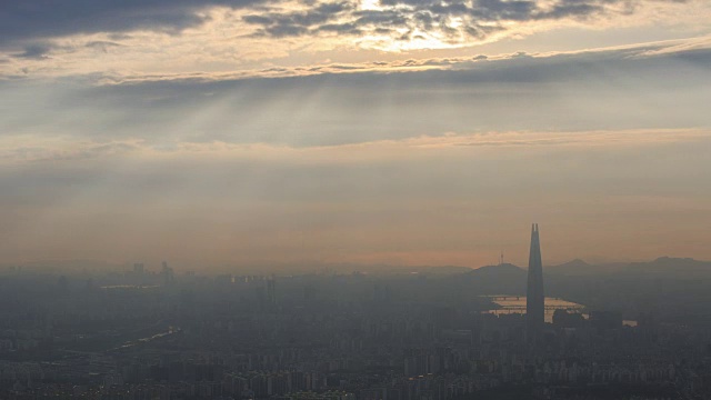 观景的乐天世界大厦在Jamsil与首尔的城市景观视频素材