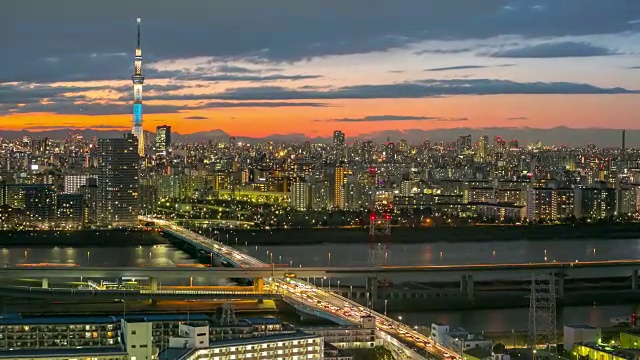 延时:鸟瞰图东京天空树日本日落视频素材