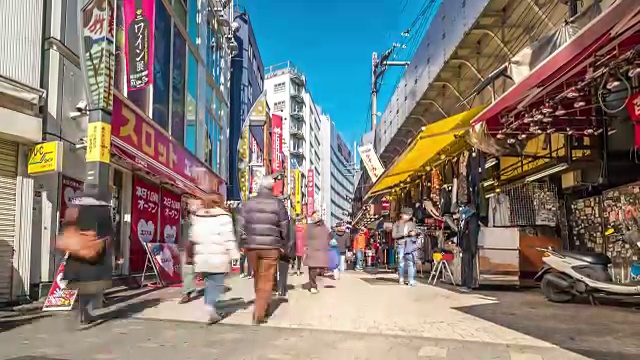 延时:行人拥挤的购物在美代子市场上野东京视频素材