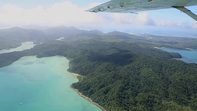 从空中拍摄的圣灵群岛视频素材