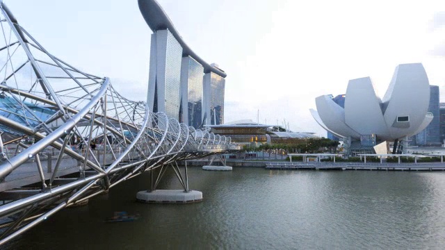 滨海湾螺旋桥滨海湾金沙摩天大楼时光流逝视频素材