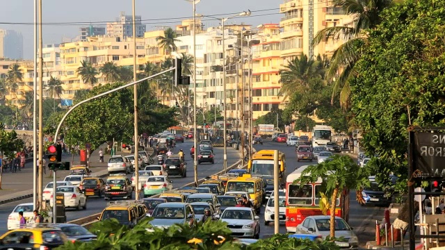 孟买海上驾驶城市天际线公路交通旅行视频素材