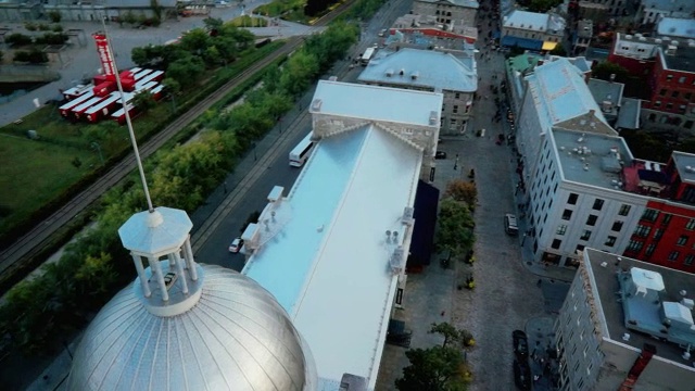 鸟瞰图老港口和Bonsecours市场视频素材