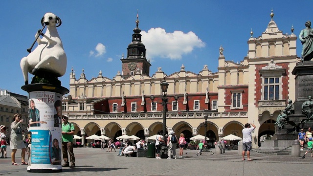 MS SLO MO st marys church(波兰kosciol mariacki)砖砌哥特式教堂，位于克拉科夫市场广场(rynek glowny square) /克拉科夫，克拉科夫县，波兰视频素材