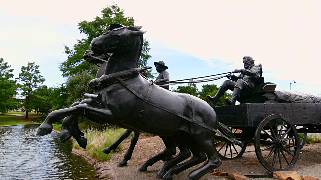 俄克拉何马城俄克拉何马城1889年的土地运行雕塑视频素材