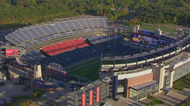 WS AERIAL POV ZO景观吉列体育场/ Foxborough，马萨诸塞州，美国视频素材