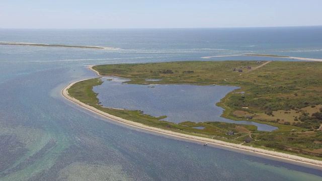 美国马萨诸塞州塔克努克岛/楠塔基特岛的WS AERIAL POV海景视频素材