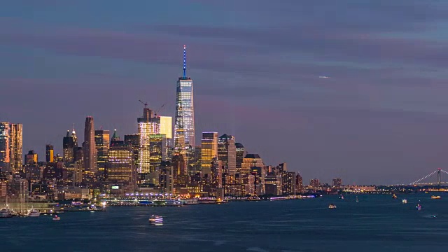 从白天到夜晚的时间流逝，纽约市中心的天际线视频素材