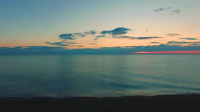 沿海岸飞行，航拍录像视频素材