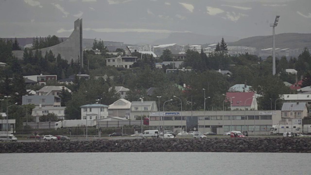 Áskirkja教堂，雷克雅未克市下午的风景从海上视频素材